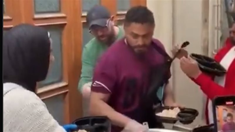 تامر حسني خلال تجهيز