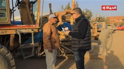 يقود لودر ويقابل الليثي بالصدفة أجمل ناس يجبر بخاطره  ويهديه جائزة مالية
