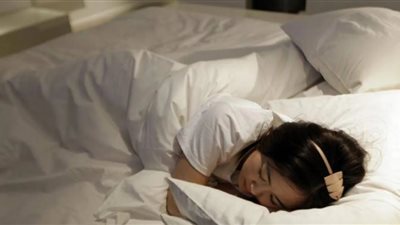 وضعية نوم بسيطة تمنحك راحة أكبر وتحسن صحتك بشكل ملحوظ كل يوم