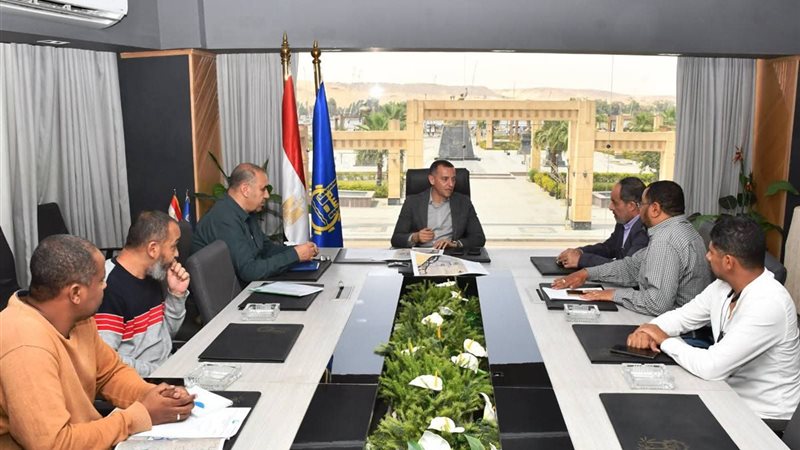 اجتمع محافظ أسوان