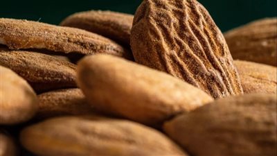 تعرفي على فوائد اللوز للبشرة للحصول على ترطيب ونضارة طبيعية بسهولة