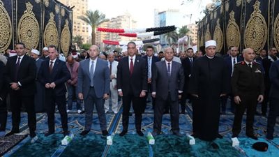 محافظ الجيزة يؤدي صلاة عيد الفطر بمسجد مصطفى محمود ويهنئ المواطنين
