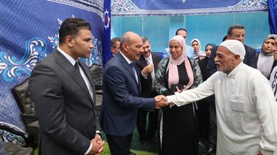 بدار المسنين بالملاحة محافظ السويس يتبادل التهاني   بمناسبة عيد الفطر المبارك