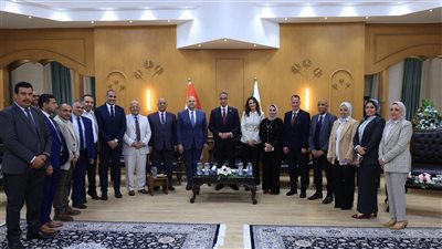 محافظ الجيزة مع القيادات التنفيذية والشعبية والدينية لتبادل التهاني بالعيد
