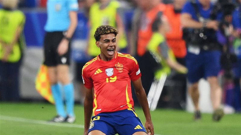 لامين يامال نجم منتخب