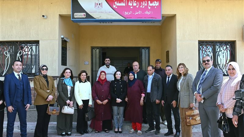 محافظ البحيرة تشارك