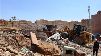محافظ أسوان يوجه بتحرير محاضر إحالة للنيابة العسكرية لإعادة البناء المخالف