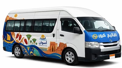 محافظ أسوان يوجه باستكمال تركيب الهوية البصرية واللون المحدد لسيارات الأجرة