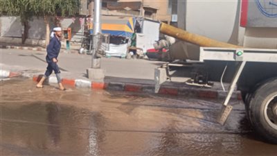  كسر خط مياه بمنطقة عمر أفندي بقنا والدفع بمعدات المياه لإصلاحه