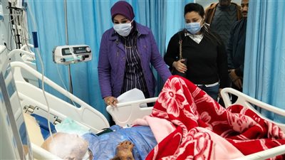 وكيلة صحة قنا وفريق إشرافي يجريان جولة تفقدية بمستشفى حميات قنا