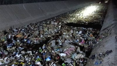 محافظ أسيوط يوجه بمواصلة أعمال تطهير الترع ورفع المخلفات بساحل سليم