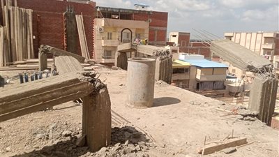 إزالة فورية لأعمدة دور مخالف بمنطقة سكيندة بدمنهور بالبحيرة