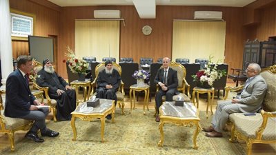 بعد العودة للدراسة .. قيادات الكنيسة تزور جامعة بنى سويف للتهنئة بعيد الفطر