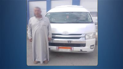 ضبط سائق ميكروباص لفرض أجرة زائدة على سائح أجنبي في جنوب سيناء