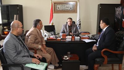 بحث آليات وإجراءات حصر أراضي منافع الري والنيل ببنى سويف