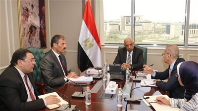 وزير الكهرباء يترأس اجتماع خلية الأزمة لمتابعة استقرار التغذية الكهربائية