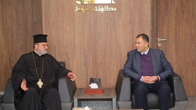 محافظ دمياط يستقبل راعي كنيسة الروم الأرثوذكس لتبادل التهنئة بعيد الفطر