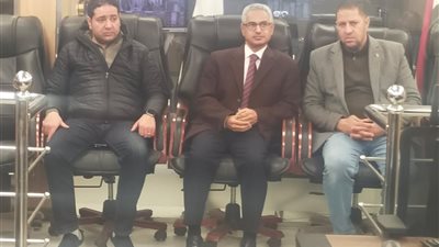 محافظ بني سويف يتابع مستجدات حالة الطقس من داخل مركز السيطرة