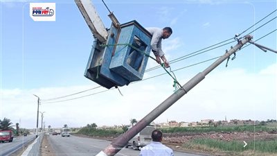 ميل 3 أعمدة إنارة بطريق سنورس – القاهرة الصحراوي بسبب شدة الرياح 