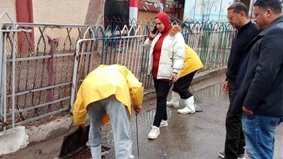 محافظ دمياط يتابع سحب مياه الأمطار ويعلن استمرار الطوارئ لمواجهة الطقس السيئ
