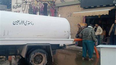 استمرار جهود أحياء السويس بكسح مياه الأمطار ورفع القمامة وتأمين أعمدة الإنارة