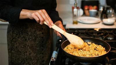 ماذا يحدث عند إعادة تسخين الأرز؟ معلومات مهمة لا تعرفينها