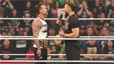 بعد مواجهة WWE Raw.. رومان رينز يلقي بسي إم بانك على الطاولة 