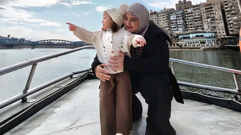 آخر صورة تجمع الطفلة