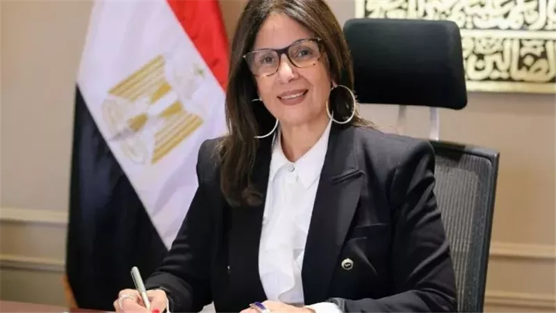 وزيرة الثقافة 