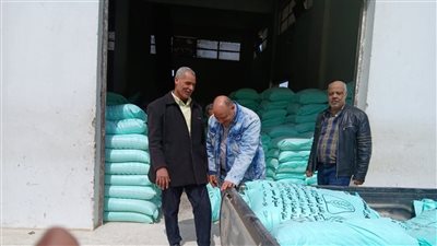تموين الشرقية يضبط طن دقيق بلدى و٢٧ كرتونة رنجة مجهولة المصدر