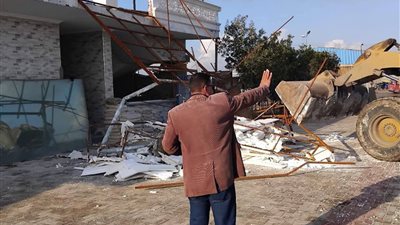 حملات مكثفة إزالة قاعة أفراح مخالفة على الطريق السريع بدمنهور