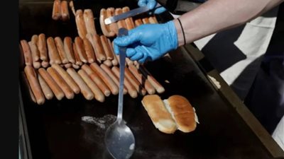 نوبات شراهة.. أكلات بنعتبرها عادية لكنها بتخليك تاكل أكتر من الطبيعي 	