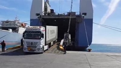 نشاط ملحوظ بموانئ البحر الأحمر.. تداول 28 ألف طن بضائع ووصول 500 معتمر لسفاجا