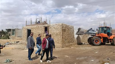 إزالة تعديات على أراضي الدولة بمنطقة اللاجون بحي الجناين في السويس