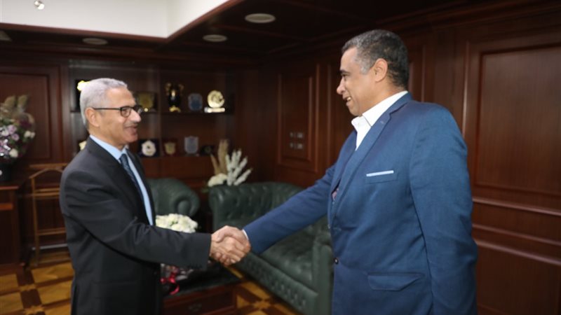 محافظ بنى سويف ومدير