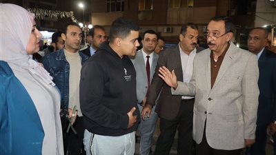 جولة مسائية لمحافظ سوهاج بحي شرق تُسفر عن رفع عدد من الإشغالات 