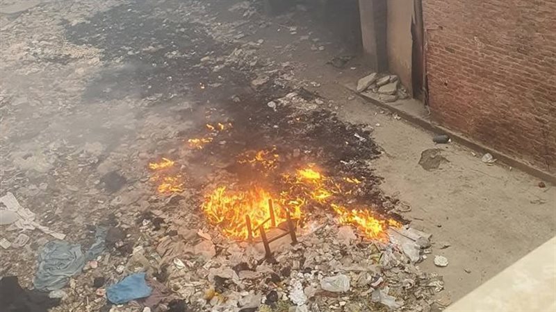 جانب من اشتعال النيران