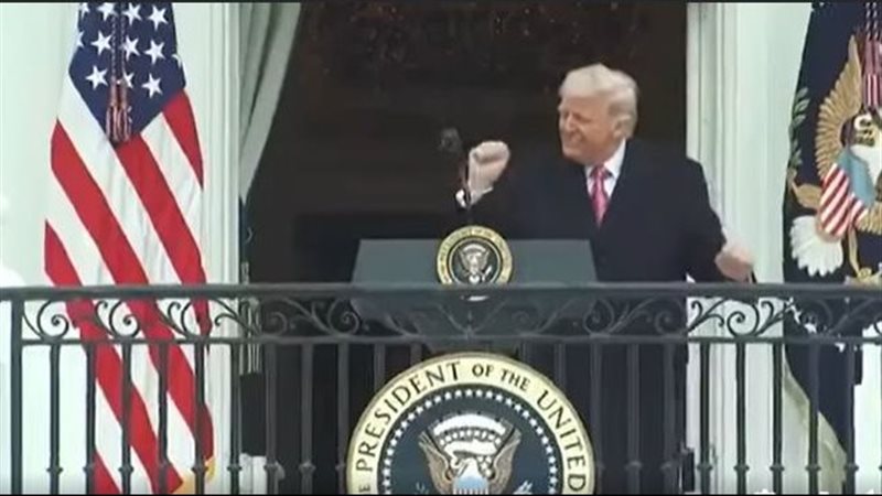 ترامب يرقص