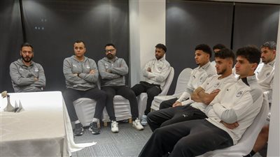حمادة الشربيني يجتمع بلاعبي منتخب الشباب بعد ودية الجزائر