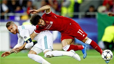 رابطة الكتاب الإنجليزية: راموس تعمد إصابة صلاح في نهائي دوري الأبطال