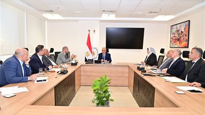 وزير الري يلتقي عددًا من أعضاء مجلس النواب لمناقشة طلبات المواطنين