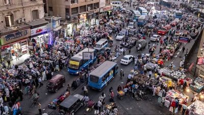 كيف يخفف قرار العمل أونلاين الأحد أسبوعياً تداعيات الحرب الراهنة على المصريين؟