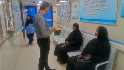محافظ أسوان يتفقد مركز طب أسرة الخزان غرب ويطمئن على الخدمات الطبية 