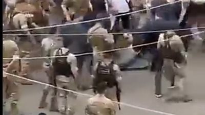 السفير الإيراني في لبنان يرفض مغادرة البلاد.. ما حقيقة فيديو سحله أرضا؟