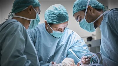سبق طبي.. تقنية 5 دقائق تنقذ حياة المرضى في وحدة الإيكمو بقصر العيني