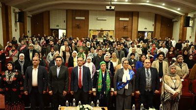 قصور الثقافة تحتفي بعطاء المرأة المصرية وتكرم رائدات العمل والإبداع والأمهات 