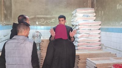 ضبط 37 شيكارة دقيق مجهول المصدر وتحرير 22 محضر مخالفات مخابز بالمنوفية