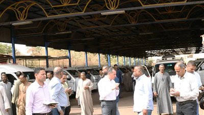  محافظ أسوان يوجه انذار شديد اللهجة لسائقي السرفيس من مخالفة التسعيرة المقررة 