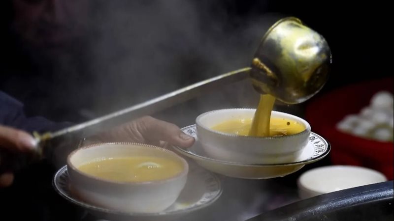 مرق العظام أم الدجاج: