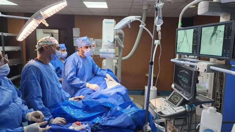 جانب من الفريق الطبي